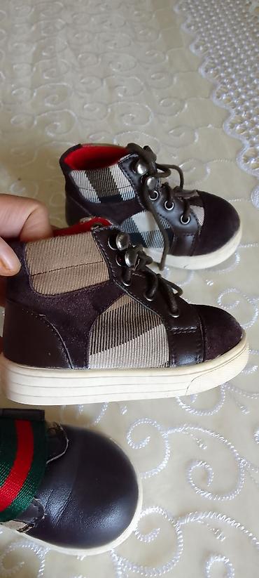 gucci flora: 2cut bot. her biri 35manat. Gucci ve Burberry. 20 ve 21 razmer — 3