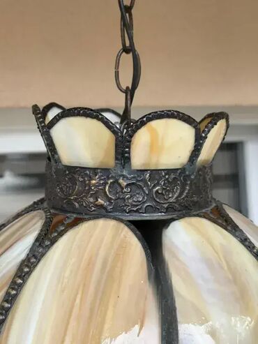 Ostali stilski nameštaj: Stari Tiffany luster - R-36 cm 💡✨ Luster u odličnom stanju, sa jednim na lalafo.rs — 4 Ostali stilski nameštaj: Stari Tiffany luster - R-36 cm 💡✨ Luster u odličnom stanju, sa jednim — 4