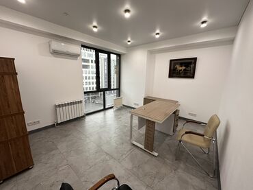 Офисы: Сдаю Офис, 173 м², В бизнес центре, 1 линия — 8