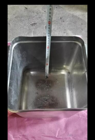 Посуда: Супницачашки,вилки,ножи,Шейер,чайник чугун,молочница,и.т.далее — 9