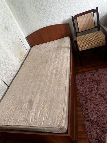 кухоный мебель: Кровать дсп с матрасом стол советский чистое дерево со стулом . Цена