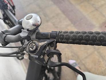 трек марлин 6: Northrock XC6 dağ velosipedi. Velosiped qara rəngdədir və şəhərdaxili — 2