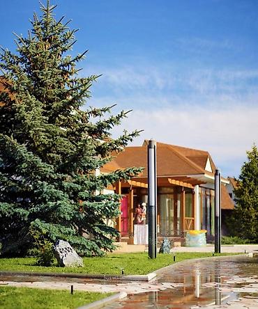 Продажа отелей и хостелов: Продаю отель на Иссык Куле в с. Тамчи . 200 км от г. Бишкек. Участок — 9