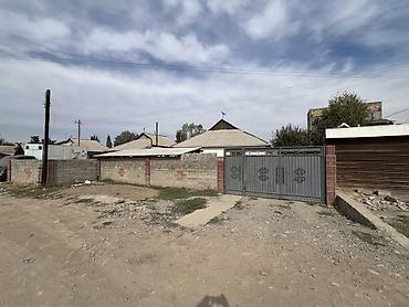 Продажа коттеджей и домов: 🏡 ПРОДАЁТСЯ ДОМ — АЛА-ТОО 2 📍 Отличная локация — 500 м от центральных — 2
