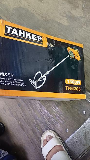 миксер бетоносмеситель: Строительный миксер TAHKEP TK6205 - Мощность двигателя: 1300 Вт - — 1