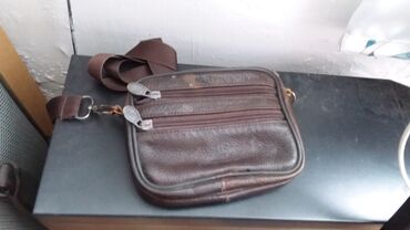 мужские кожаные сумки бишкек: СРОЧНО СРОЧНО СРОЧНО!!! продаю барсетку, кожаную, 4 кармана