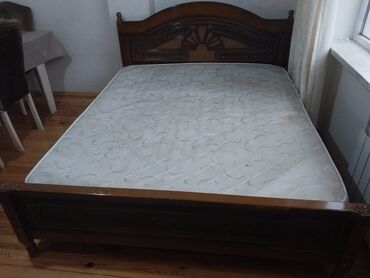 tek neferlik krovat: Двуспальная кровать, С матрасом