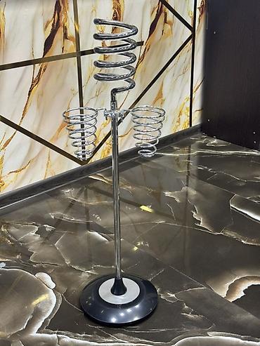 Salon, tibbi mebel: Metal spiral dizaynlı ayaqüstü saxlama/fen ayqlıq (fırça və fen — 1