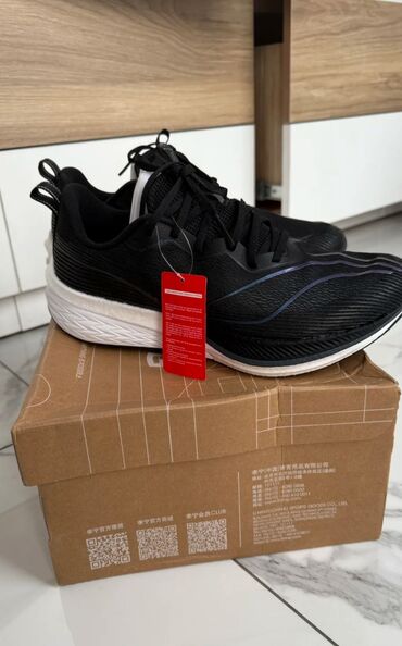 Кроссовки и спортивная обувь: Кросовки лининг новая
#lining — 2