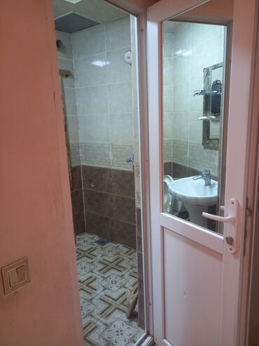 Uzunmüddətli kirayə mənzillər: Ev pasolkada temurov xestaxanasinin yani 1 otaq 2 ye duzelib — 6