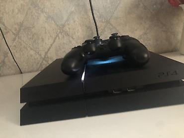 playstationlar: PlayStation 4 (PS4) oyun konsolu - Model: PS4 (orijinal şassi), ön — 3