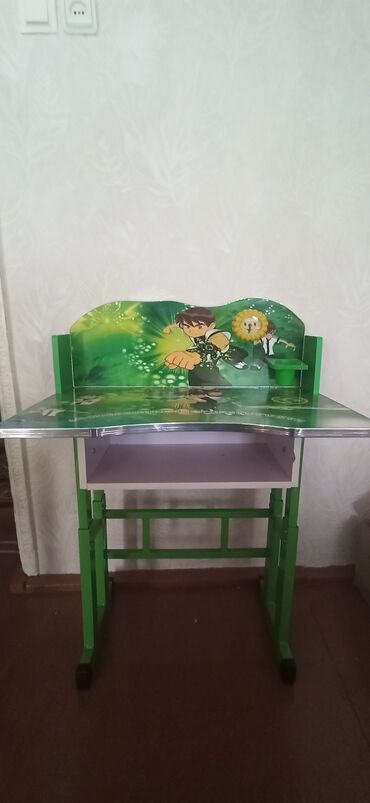 yeni il üçün əl işləri: Oğlan üçün, İşlənmiş, Siyirməsiz, Yazı masası, Stullar ilə