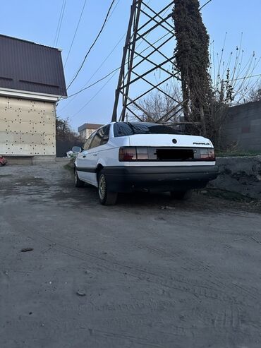 Volkswagen: Volkswagen Passat: 1989 г., 1.8 л, Механика, Бензин, Седан — 3