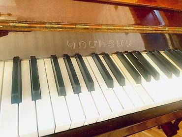 simli ped: Upright pianino – “Kouhssuu” (klaviatura üzərində yazı). - Korpus — 3