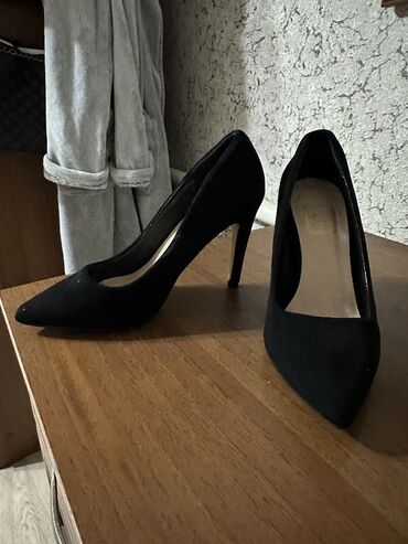 37 размер ботинки: Туфли Размер: 37, цвет - Черный