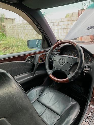 x class: Mercedes-Benz E-Class: 1997 г., 2 л, Автомат, Бензин, Седан — 4