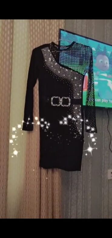 yeni paltarlar: Toyluq don 1defe geyilib 20 azn e satılır .elaqe (‪+994 77 321 49 70‬)