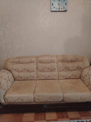 batamdartda ev alqi satqisi: 1 Divan, 2kreslo. 3ü bir yerdə 250manata. 
Təcili satılır — 3