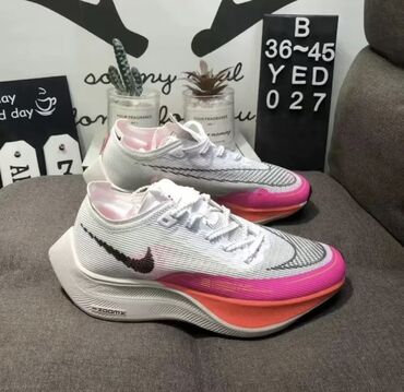 сколько стоит подкрадули: Продается кроссовки Vaporfly2Next% легкие дышащие Удобно сидят на