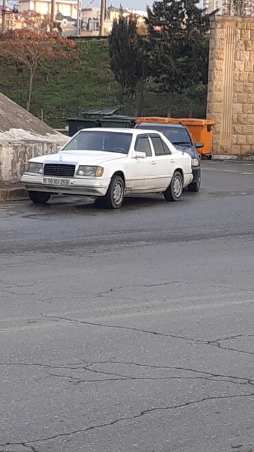 mersedes muheriki: Mercedes-Benz E 250: 2.5 l | 1990 il Sedan