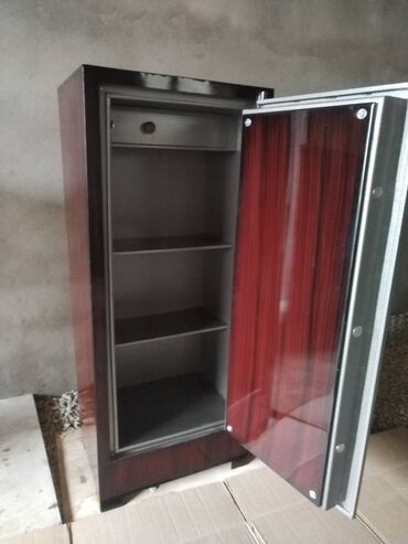 Seyflər: Seyf Türk zavod. Geniş ölçüdə. Yanmayam oda davamlı. 600-700 dərəcə — 4