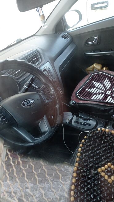раковина с тумбой и зеркало: Kia Rio: 2013 г., 1.6 л, Автомат, Газ, Седан