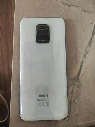 Redmi: Redmi mobil telefonu dörd kameralı sistemə malikdir. Arxa paneldə