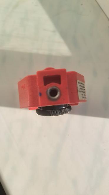 Alətlər: Leica Geosystems GMP111 miniprizma . Prima şüşəsində cırda cızıq — 2