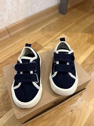adidas x: H&M кеды 
Как новые 
Размер 23
Цена 10 — 4