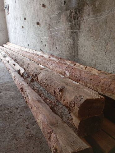 деревянные материалы: Продаю лес. 9 штук брёвен. 5 кубов. Длина 6 метров. Диаметр 10-12 см