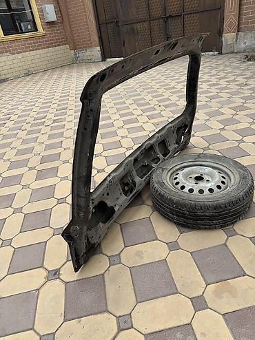lend cruizer: Задняя дверь (крышка багажника) Toyota Land Cruiser 200 - — 4