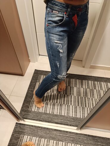 Farmerke: Moderne farmerke "Nesal Jeans (Novopazarkse) Pocepane su, ali ispod se — 2