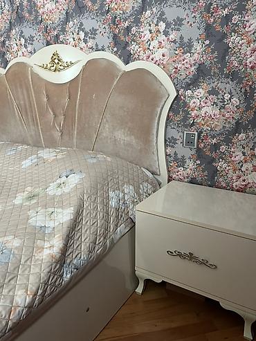krovat satilir: Zövqlü klassik yataq dəsti satılır 🛏️🤍 Çox gözəl və zövqlü yataq + 2 — 5