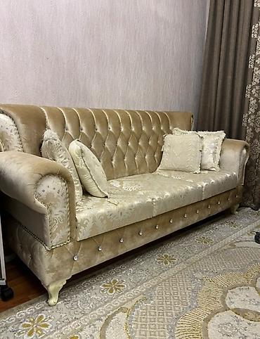 Klassik üslubda 3 nəfərlik salon divanı - Rəng: bej/qızılı tonlarda - lalafo.az -da Klassik üslubda 3 nəfərlik salon divanı - Rəng: bej/qızılı tonlarda -