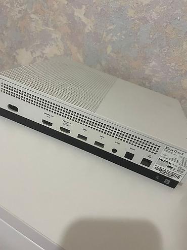 xbox one fat: Xbox One S oyun konsolu Xüsusiyyətlər: - Rəng: Ağ, kompakt və səssiz — 3