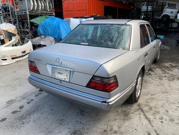 mers e220: Mercedes-Benz, 1995 г., Колдонулган, Оригинал