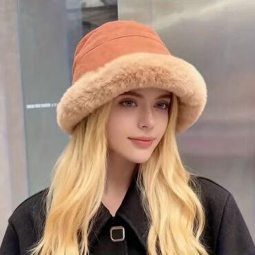 Ostala ženska odeća: Cena 1300din
Poručuje se,isporuka za nekoliko dana — 14