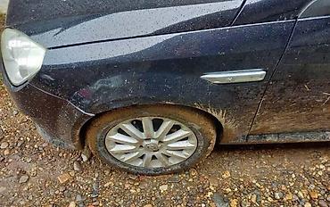 digalka za kola: LEVO KRILO OSTECENO ZA OPEL TIGRA | Svi delovi za Opel vozila  — 1