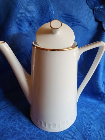 Čajnici: Bokal nov 70te Poljska wawel porcelan. Visina. 21cm na lalafo.rs — 2 Čajnici: Bokal nov 70te Poljska wawel porcelan. Visina. 21cm — 2