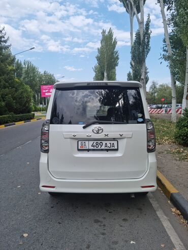 самая дорогая машина в кыргызстане 2023: Toyota Voxy: 2008 г., 2 л, Бензин, Вэн/Минивэн