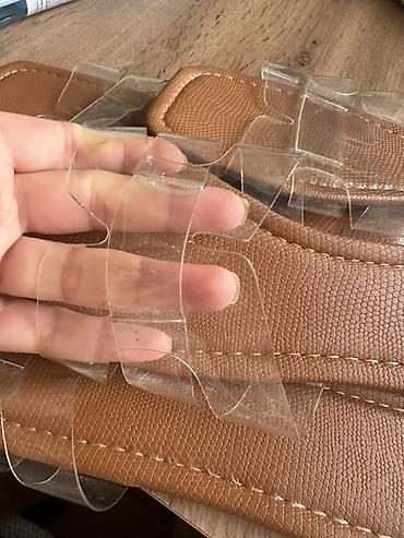 şlapa: Qadın üçün düz sandal – şəffaf zolaqlı. Iki olcusu var 39-40. Ve 38 — 2