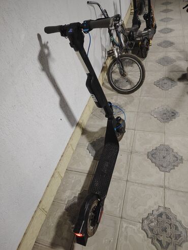 Elektrikli samokatlar: Elektrik skuter dəsti - 2 ədəd elektrik skuter birlikdə. - Birincisi — 7
