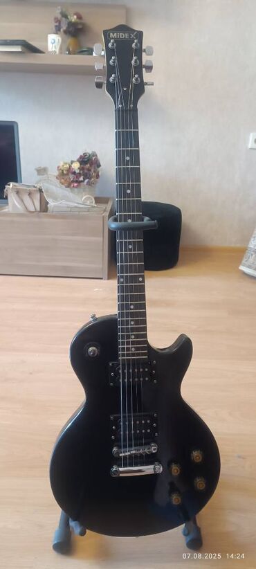 Digər musiqi alətləri: Добрый день срочно продаю электрогитару les paul модель midex в