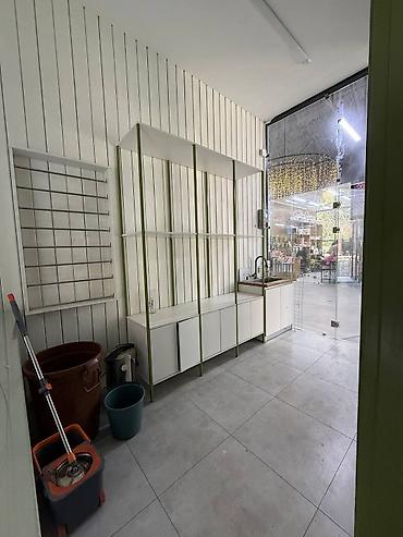 один: Продажа магазинов В торговом центре, 15 м², Дизайнерский ремонт, Утеплен, 1 этаж — 7