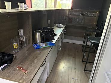 стойка для хостес: Продаю стойку барную/ресепшн. Длина 330, высота 130,длина боковой — 3
