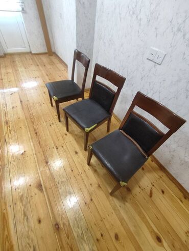 Masa və oturacaq dəstləri: Qonaq otağı üçün masa və oturacaqlar. Şəkildə göründüyü vəziyyətdədir — 11