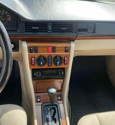 мати 2: Mercedes-Benz W124: 1993 г., 2.2 л, Автомат, Бензин, Седан