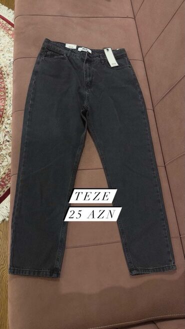 Pencəklər: Qara rəngli denim şalvar - Model: düz kəsim, yüksək belli - Material