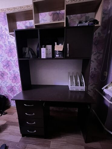 письменный стол для школьника: Компьютерный стол, Б/у, С полками