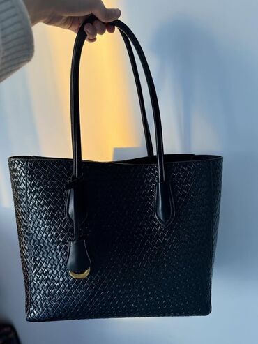 часы трекер: Женская сумка-шоппер с плетёной фактурой + съёмный